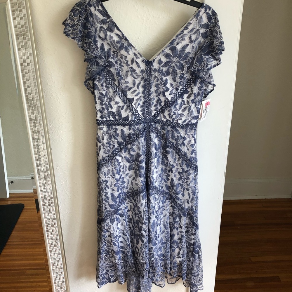 Taylor by Dillard’s flutter sleeve lace dress